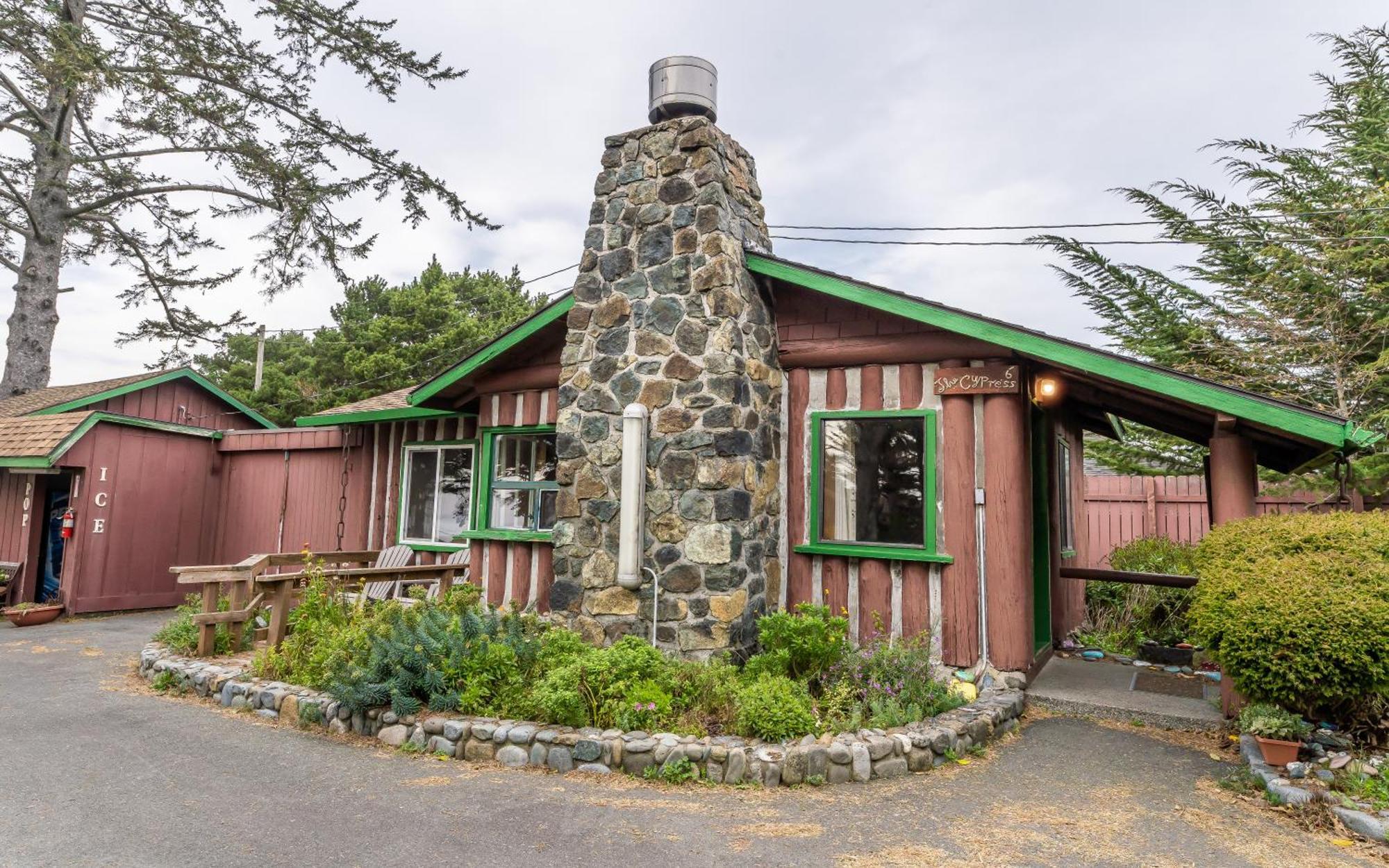 Gold Beach Inn Екстериор снимка